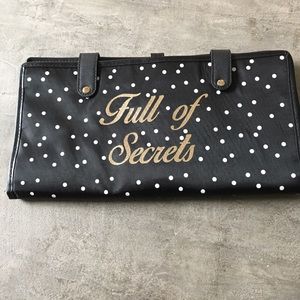 Travel jewelry carrier